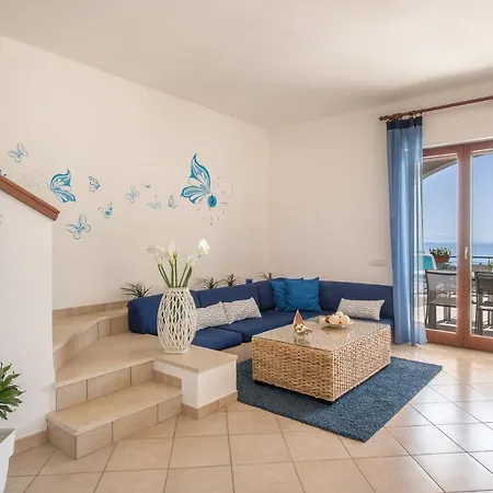 וילה Sleeps 10 Pool Air Con Wifi נראנו