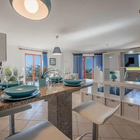 Sleeps 10 Pool Air Con Wifi וילה נראנו