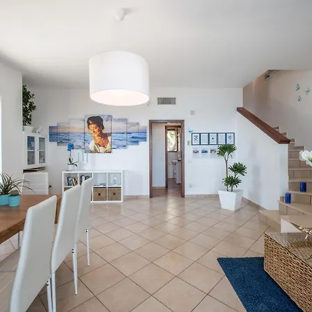 Sleeps 10 Pool Air Con Wifi וילה *