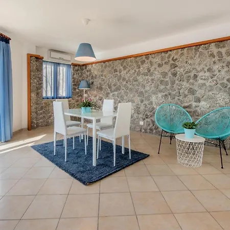 Sleeps 10 Pool Air Con Wifi וילה