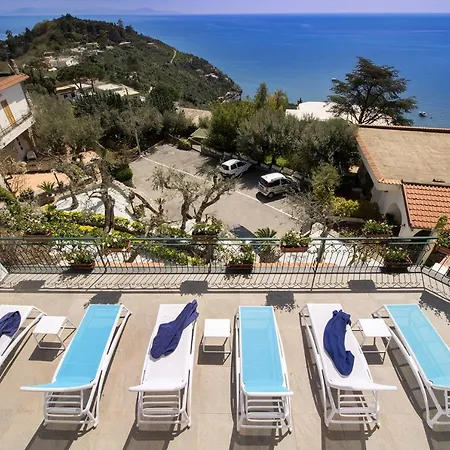 Sleeps 10 Pool Air Con Wifi