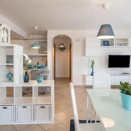 וילה Sleeps 10 Pool Air Con Wifi