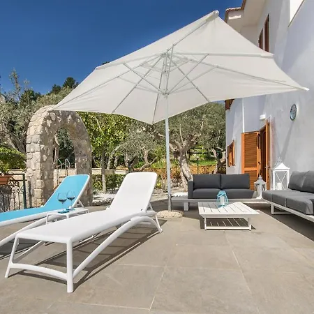 Sleeps 10 Pool Air Con Wifi וילה
