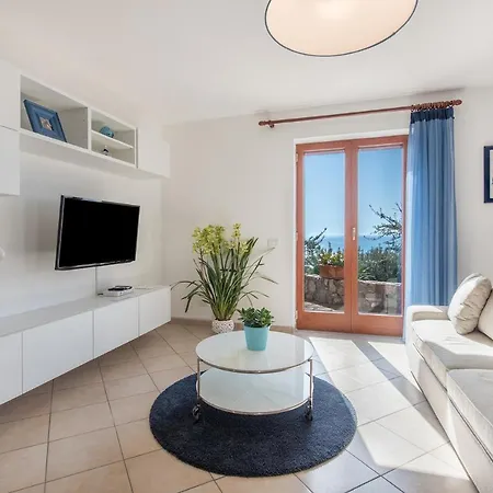 Sleeps 10 Pool Air Con Wifi וילה נראנו
