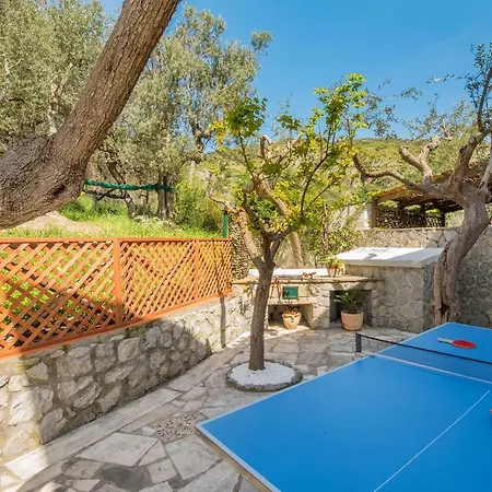 Sleeps 10 Pool Air Con Wifi וילה נראנו